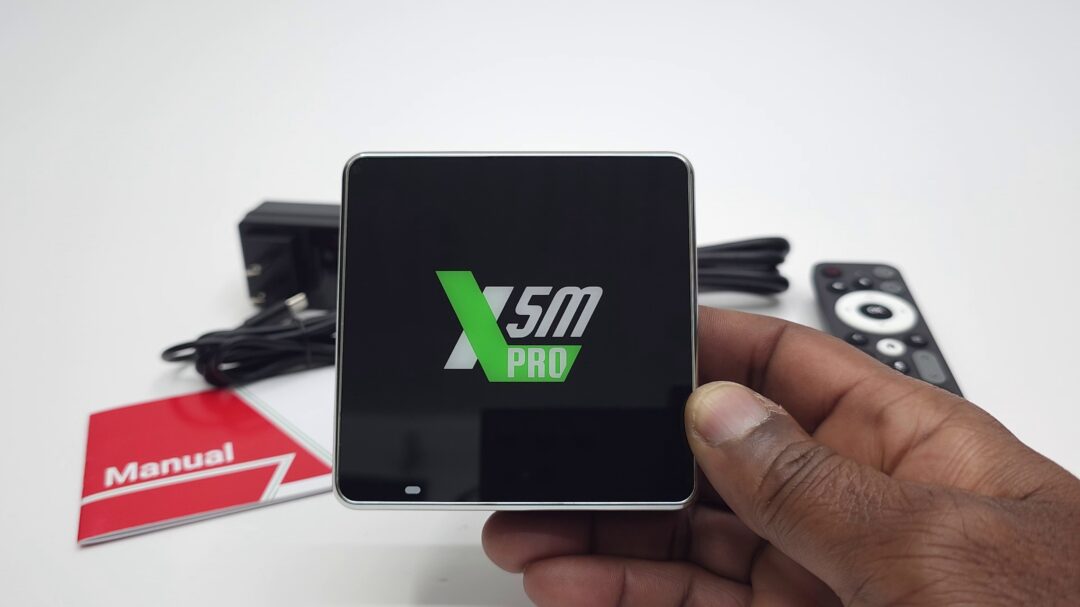Ugoos X5M Pro glossy surface logo